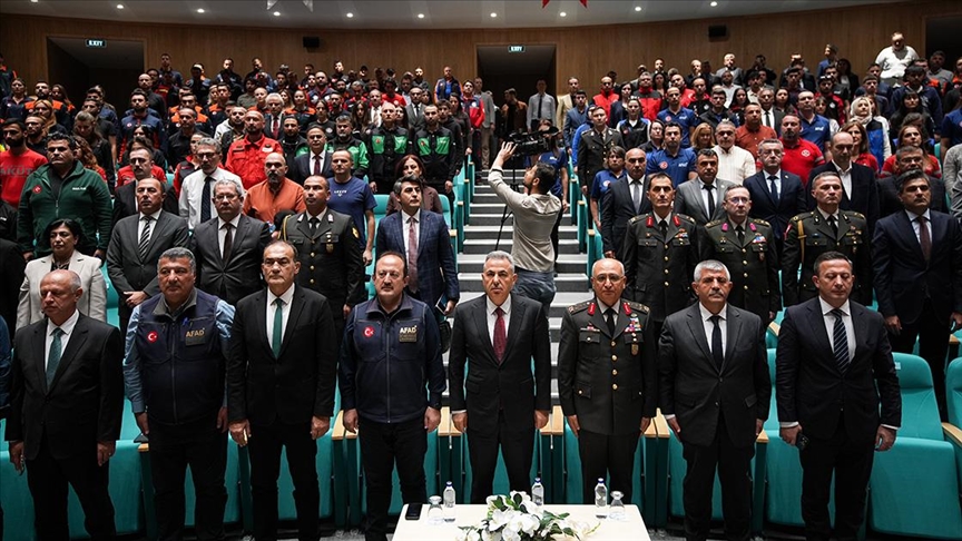 İzmir Depreminde Hayatını Kaybedenler Anıldı (1)