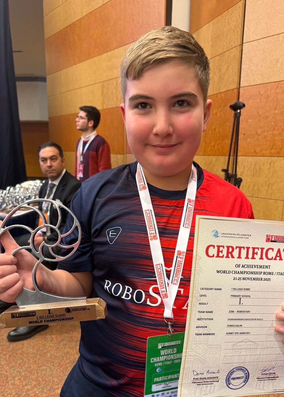 Kahramanmaraşlı Öğrenci İtalya'da Düzenlenen Yarışmadan Şampiyonlukla Döndü