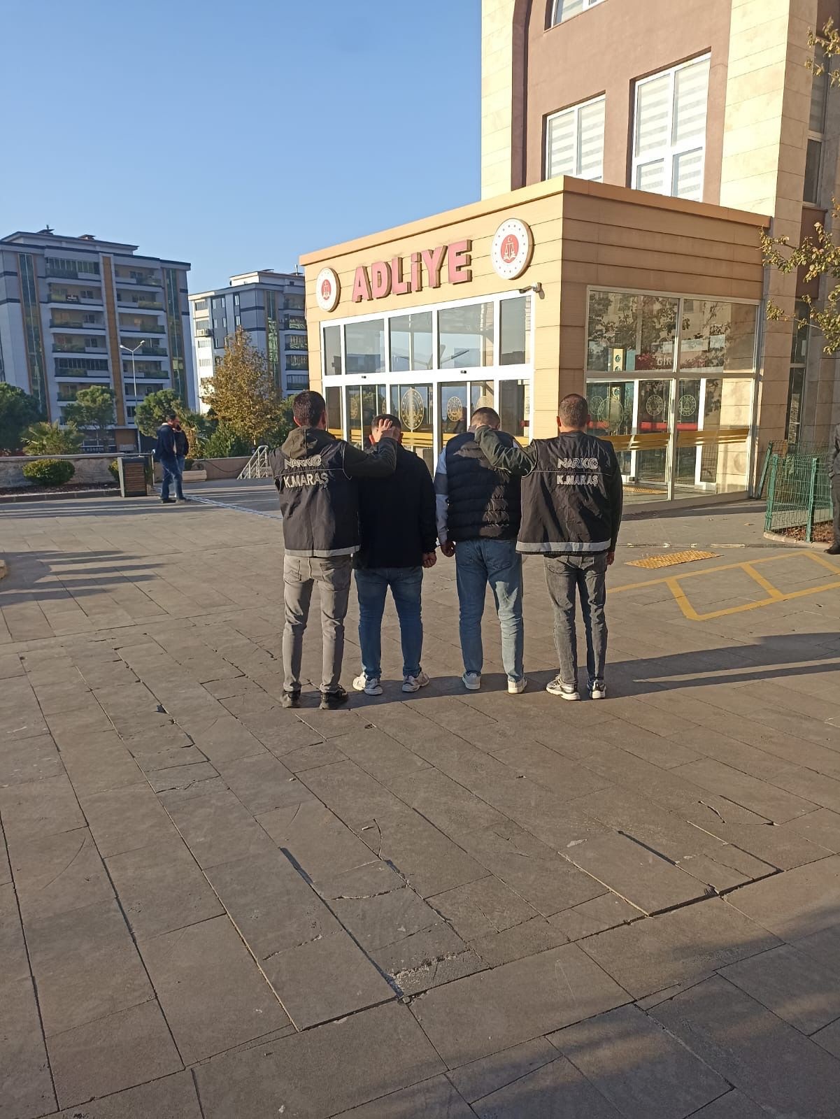 Kahramanmaraş’ta Narkotik Operasyonunda 22 Bin Sentetik Ecza Ele Geçirildi (1)