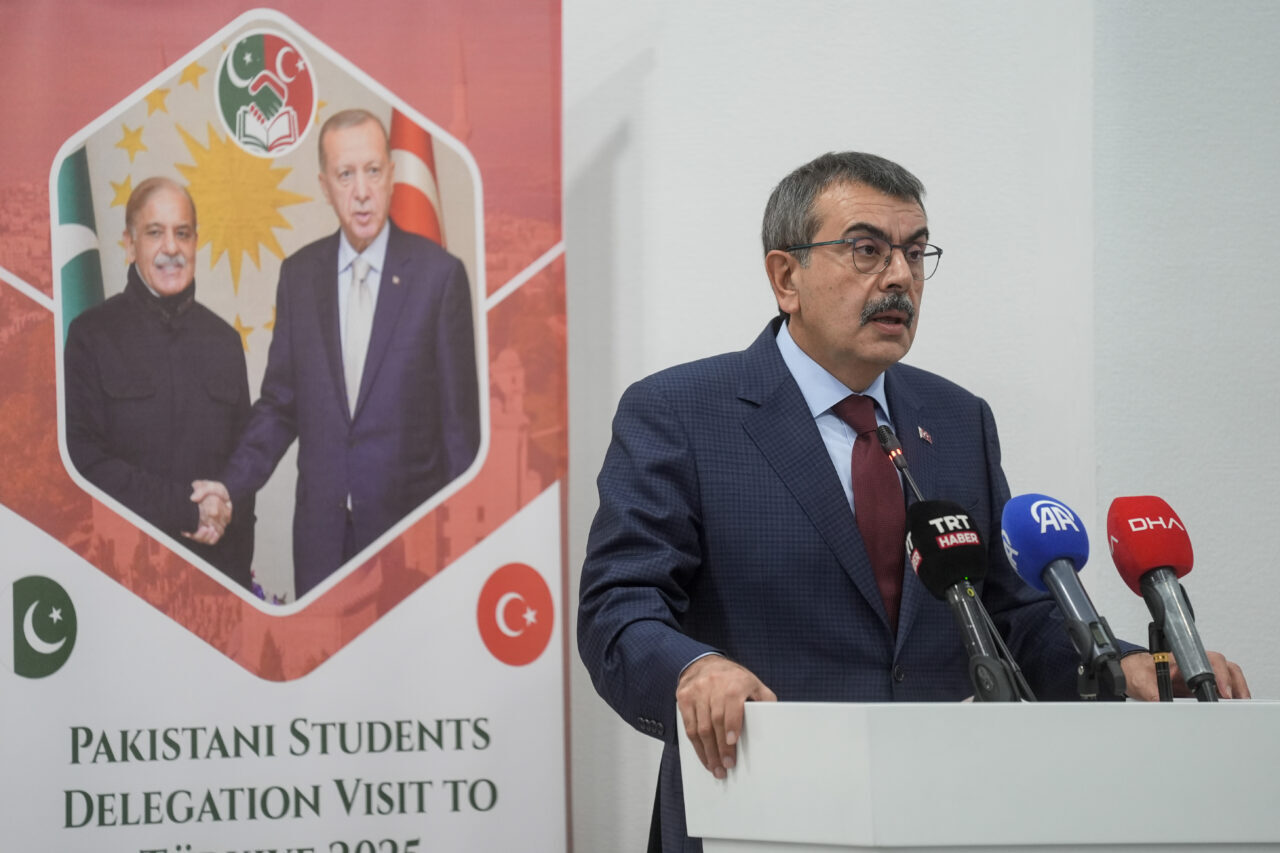 Milli Eğitim Bakanı Tekin, Pakistanlı Öğrencileri Kabul Etti