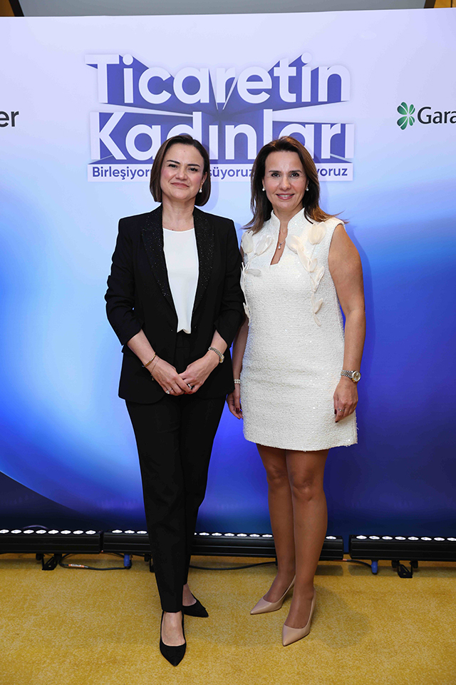 Si̇bel Kaya Esra Bezi̇rci̇oğlu