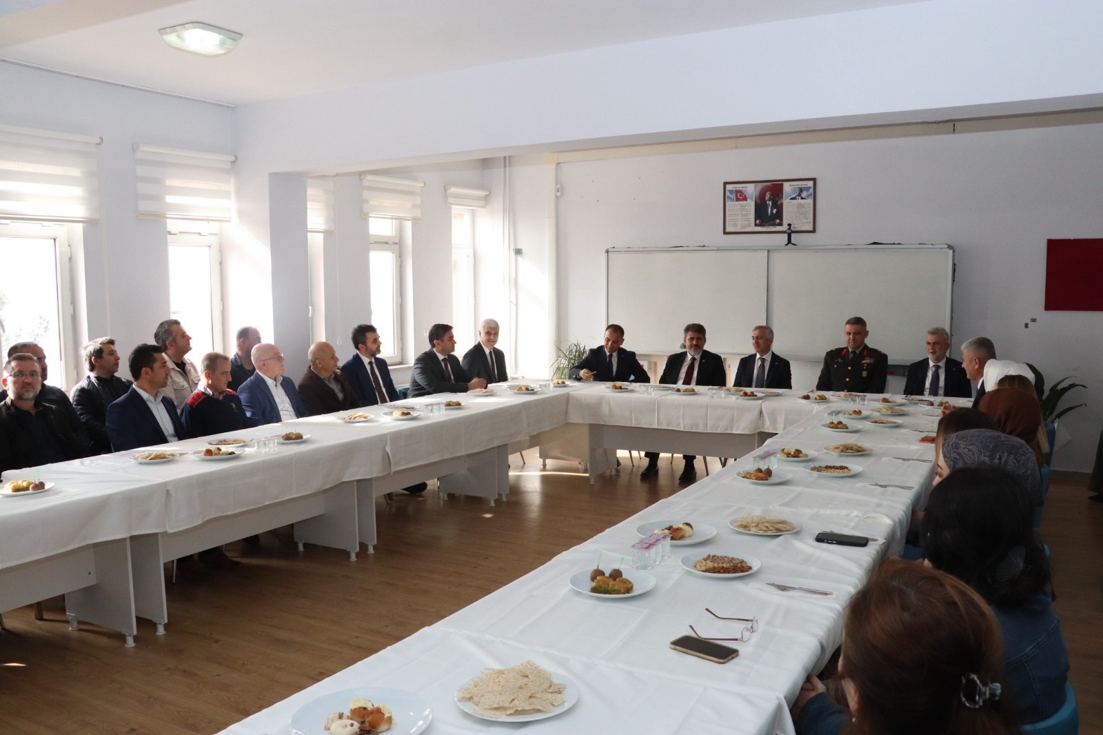 Vali Ünlüer’den 24 Kasım’da Anlamlı Ziyaret (5)