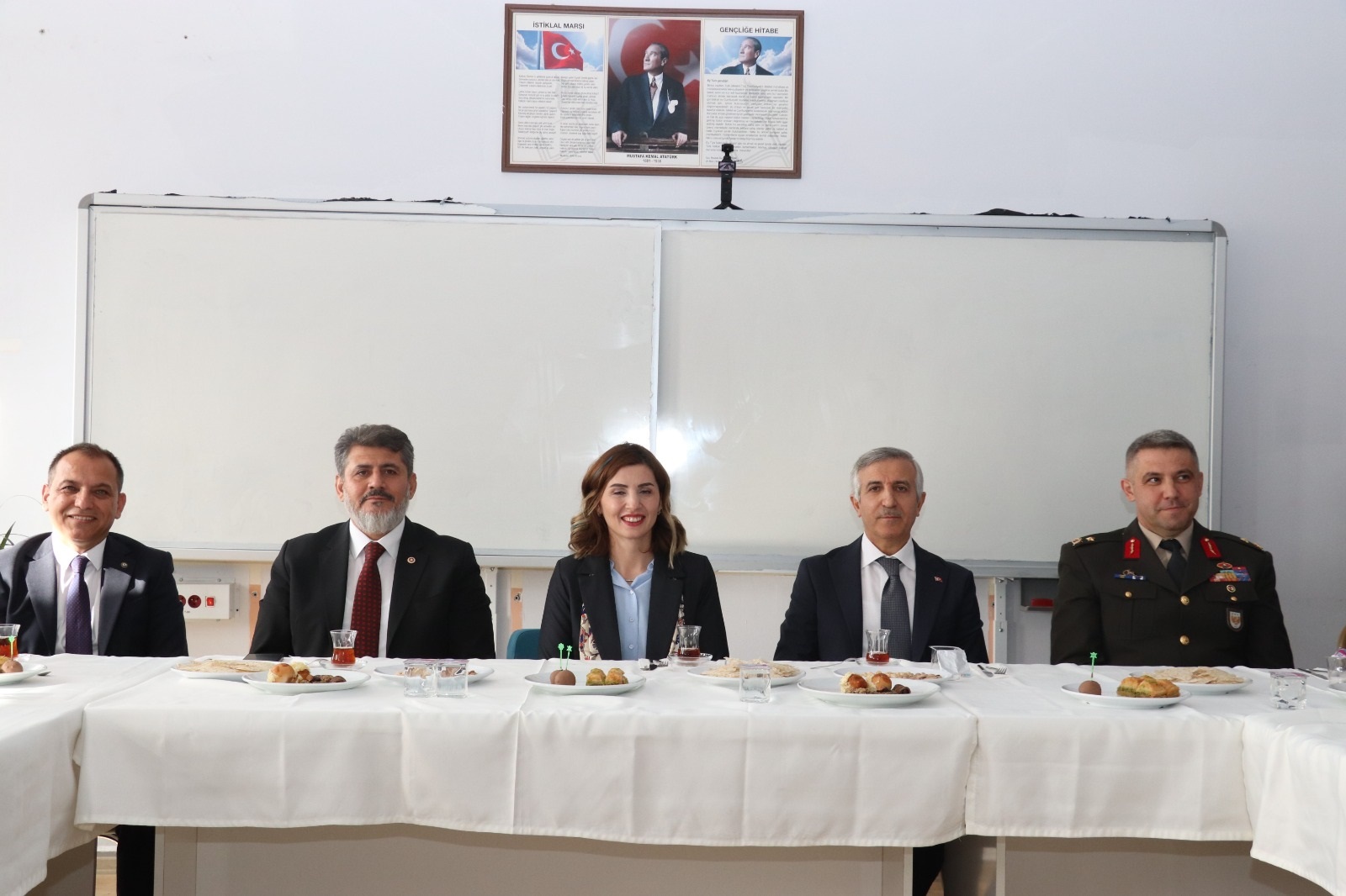 Vali Ünlüer’den 24 Kasım’da Anlamlı Ziyaret (7)