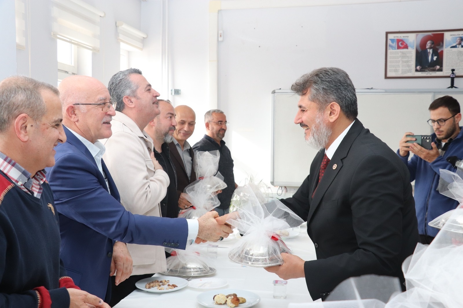 Vali Ünlüer’den 24 Kasım’da Anlamlı Ziyaret (8)