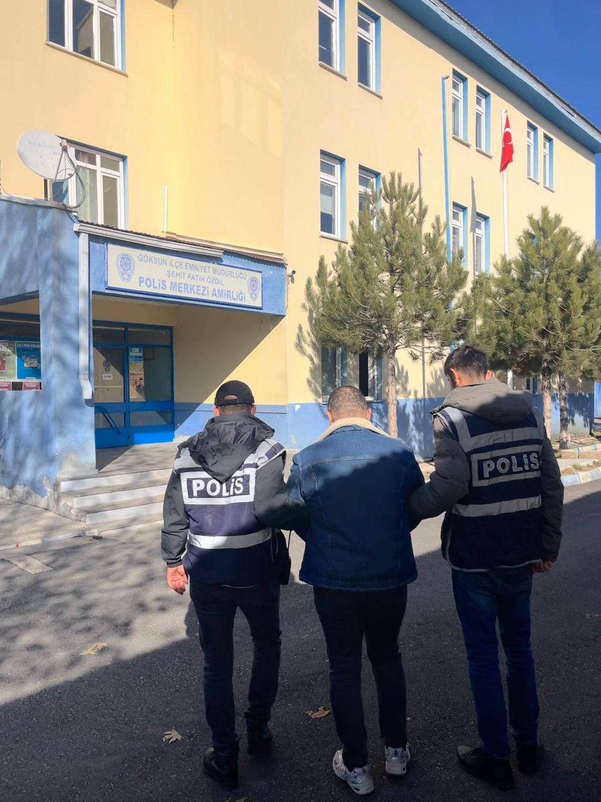 4 Yıl 11 Ay 15 Gün Kesinleşmiş Hapis Cezası Bulunan Şahıs Yakalandı (2)