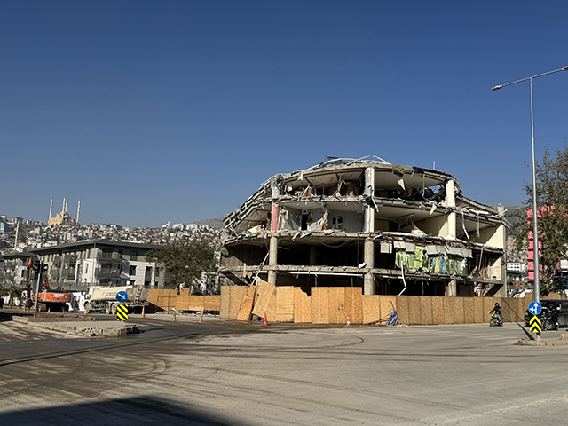 A A 20251213 39969725 39969724 K A H R A M A N M A R A S T A D E P R E M L E R D E H A S A R A L A N 10 K A T L I I S M E R K E Z I K O N T R O L L U S E K I L D E Y I K I L D I