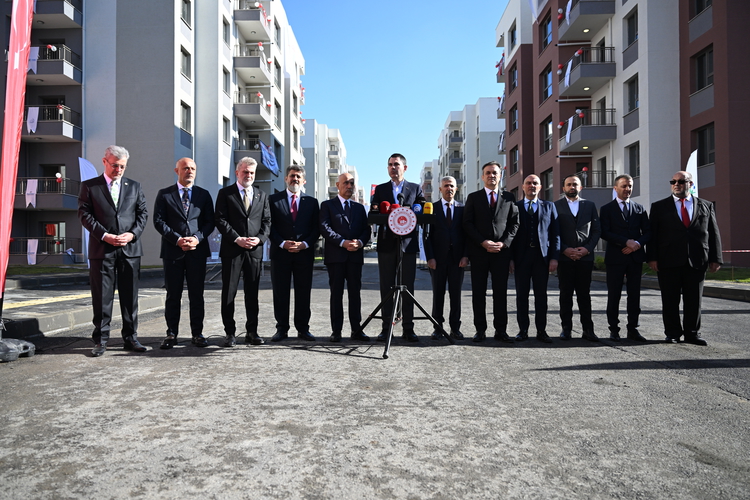 Bakan Kurum Depremden Etkilenen 11 Ilde Artık Son Tuğlalar Konuluyor (3)