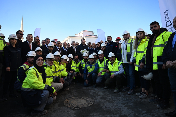 Bakan Kurum Depremden Etkilenen 11 Ilde Artık Son Tuğlalar Konuluyor (4)