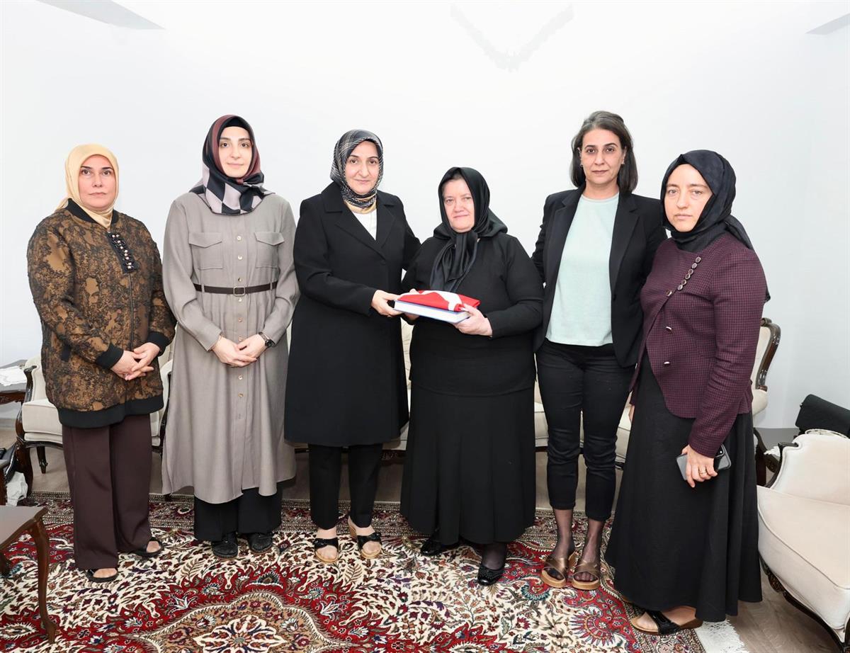 Dr. Ünlüer Hanımefendi’den Şehit Ailesine Ziyaret1