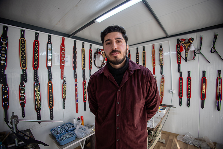 Onteynerde Ürettiği Köpek Tasmalarını 20'Den Fazla Ülkeye Ihraç Ediyor (3)