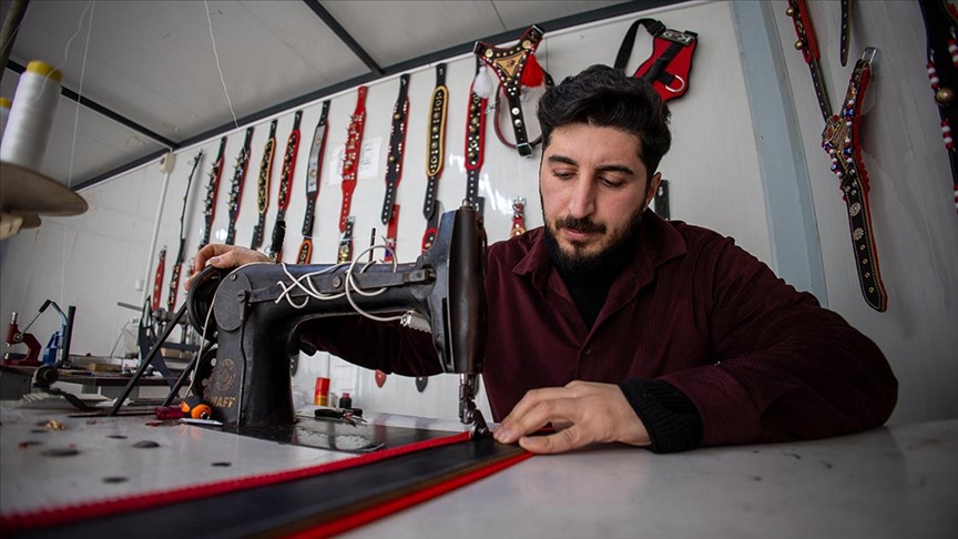 Onteynerde Ürettiği Köpek Tasmalarını 20'Den Fazla Ülkeye Ihraç Ediyor