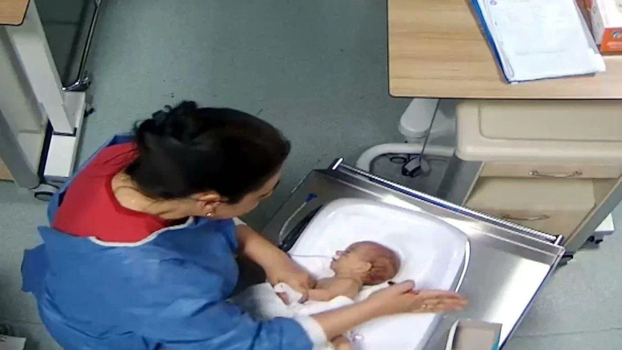 5 Günlük Bebeğe Şiddet Hemşire Hakkında Yakalama Kararı