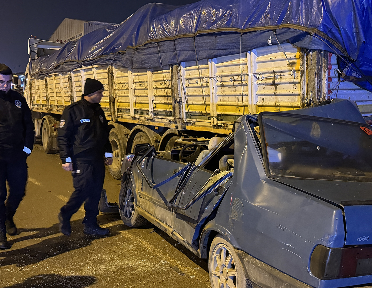 A A 20260106 40179565 40179563 K A H R A M A N M A R A S T A T I R A A R K A D A N C A R P A N O T O M O B I L D E K I 3 K I S I Y A R A L A N D I