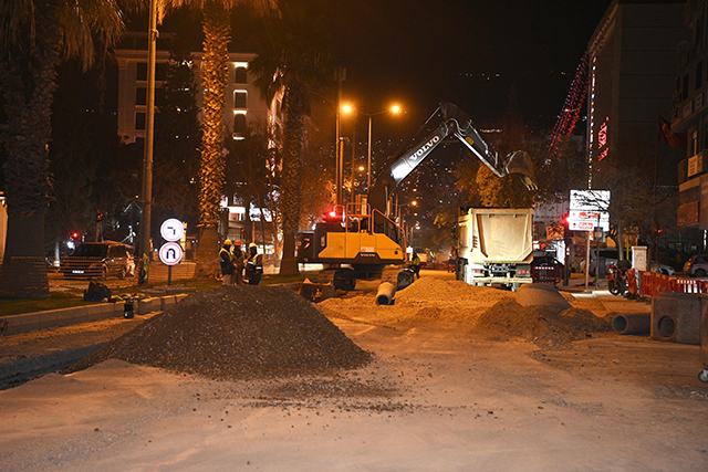 Başkan Görgel, Şehir Merkezindeki Alt Ve Üstyapı Çalışmalarını Yerinde İnceledi (6)