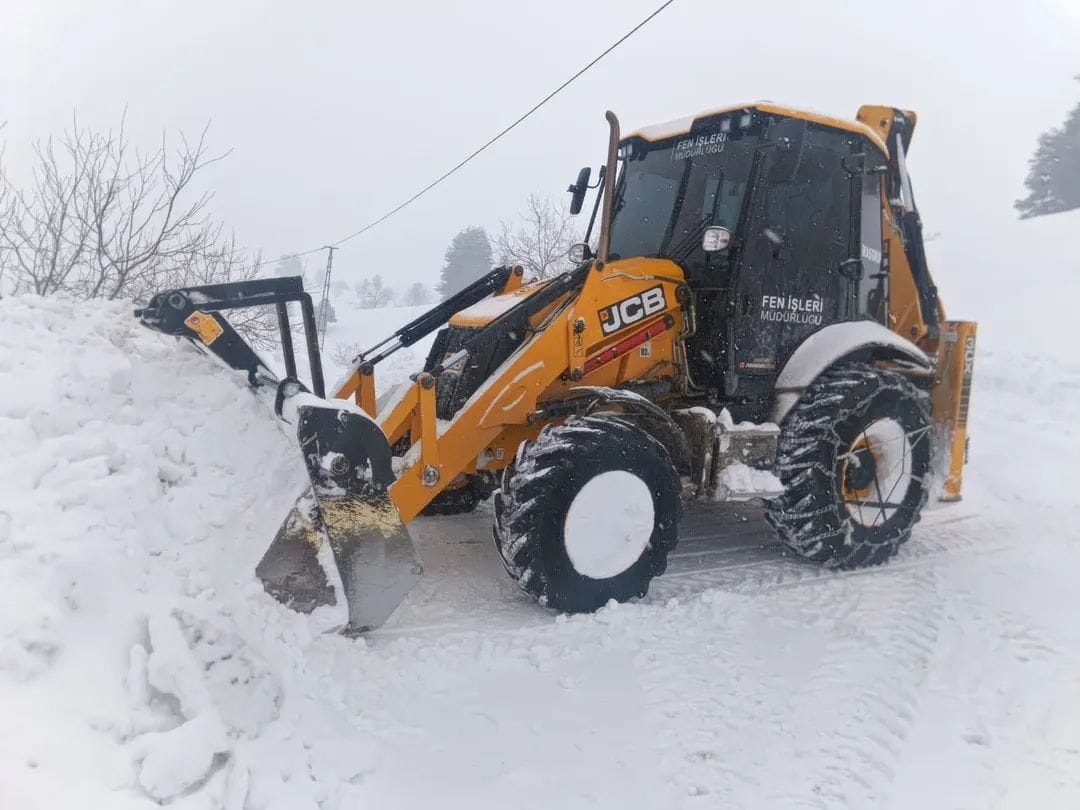 Dulkadiroğlu’nda Karla Mücadele Aralıksız Sürüyor (1)