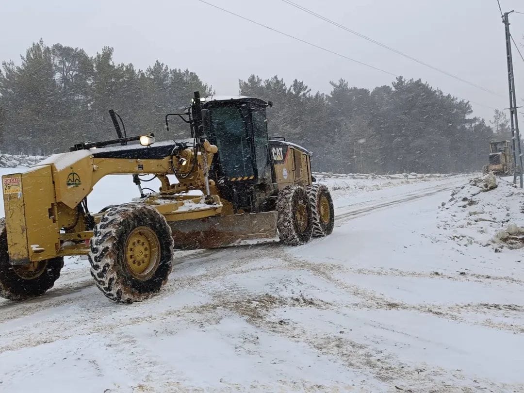 Dulkadiroğlu’nda Karla Mücadele Aralıksız Sürüyor (2)