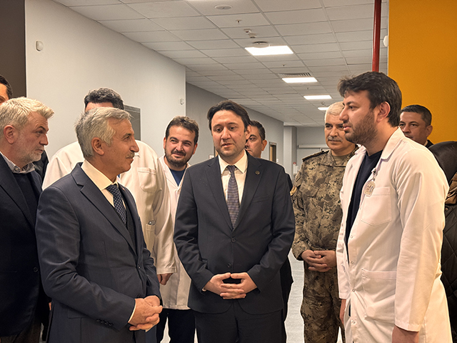 Gaziantep Ve Çevre Illerin Valileri Yılbaşı Gecesi Görev Yapan Personeli Ziyaret Etti (2)