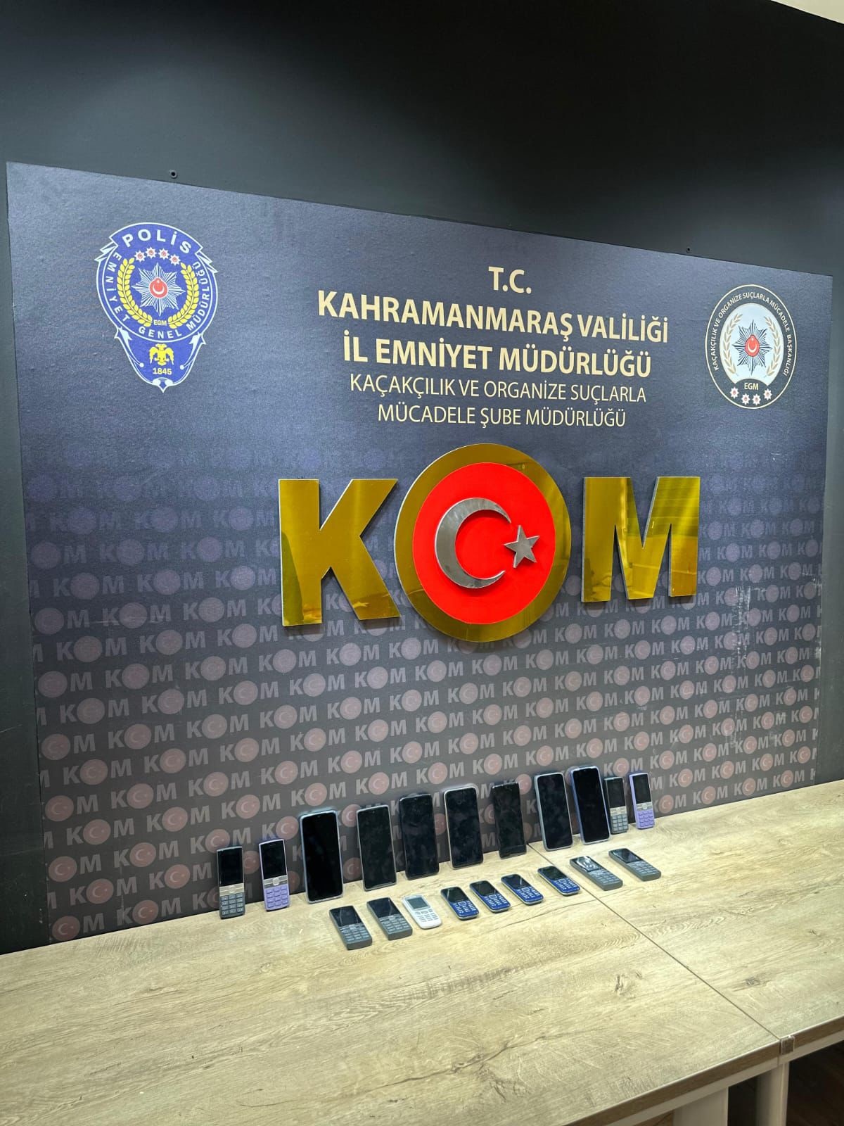 Kaçakçılığa Büyük Darbe Binlerce Paket Sigara, Tütün Ve Cep Telefonu Ele Geçirildi (2)