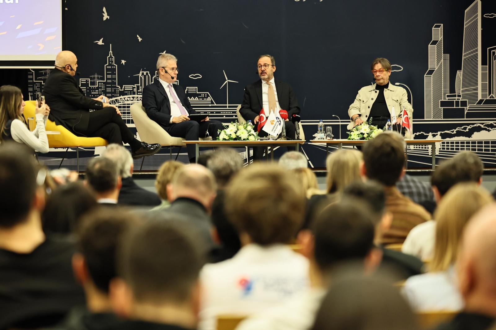 Kasapoğlu Iki Ayrı Panelde Görüşlerini Aktardı (3)