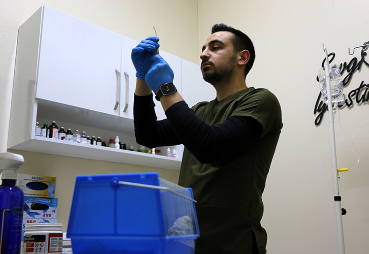 Kuşlara Duyduğu Sevgiyle 1