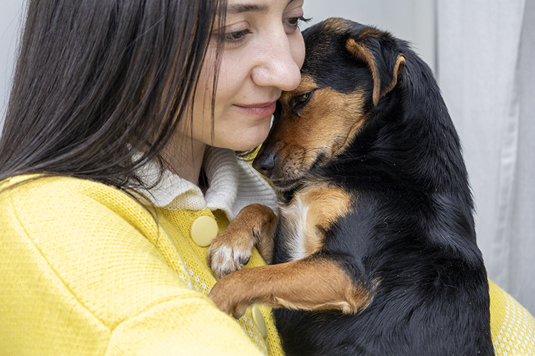 Malatya'da Yaşayan Genç Kızın Köpeği Boncuk Ile Bağı Yürekleri Isıtıyor (4)
