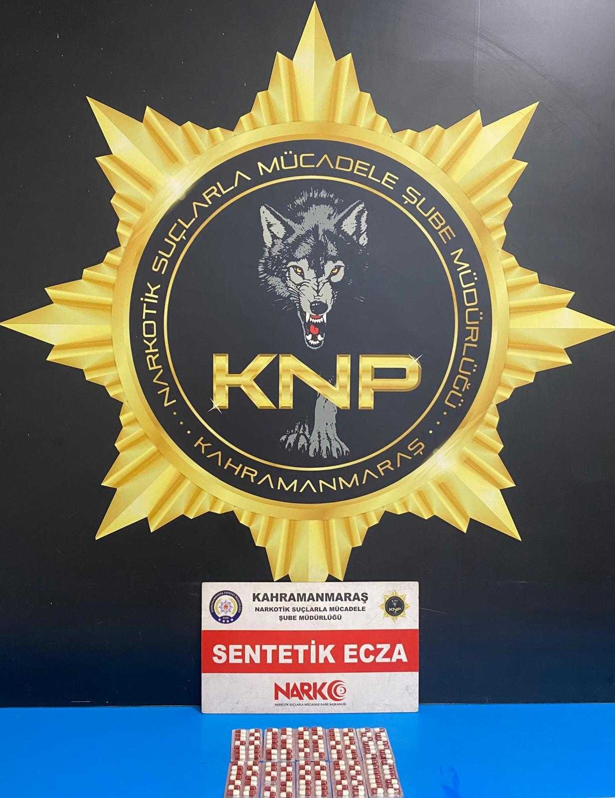 Narkotik Operasyonunda Uyuşturucu Ve Sentetik Haplar Ele Geçirildi (3)