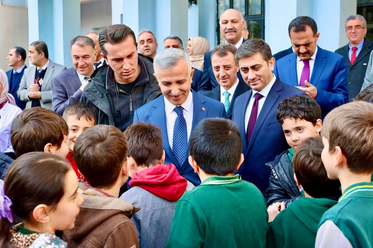 Vali Ünlüer Öğrencilerin Karne Sevincine Ortak Oldu (10)