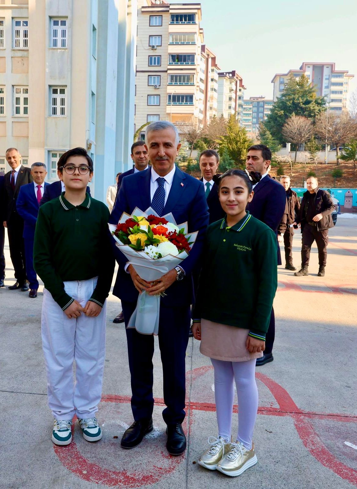 Vali Ünlüer Öğrencilerin Karne Sevincine Ortak Oldu (2)