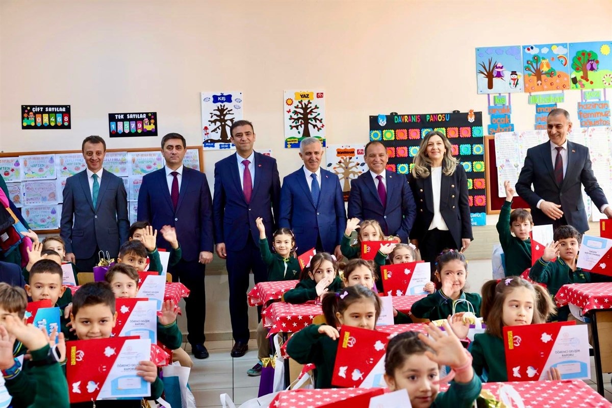 Vali Ünlüer Öğrencilerin Karne Sevincine Ortak Oldu (5)