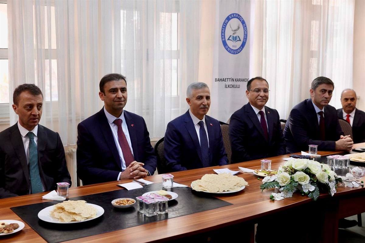 Vali Ünlüer Öğrencilerin Karne Sevincine Ortak Oldu (9)