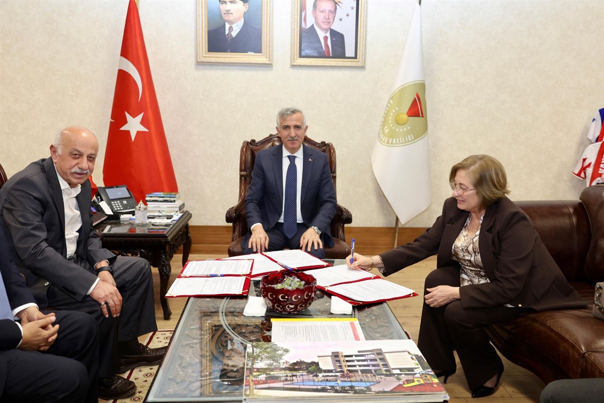 24 Derslikli Erdoğan Gümüşer Ortaokulu Yapım Protokolü İmzalandı (4)