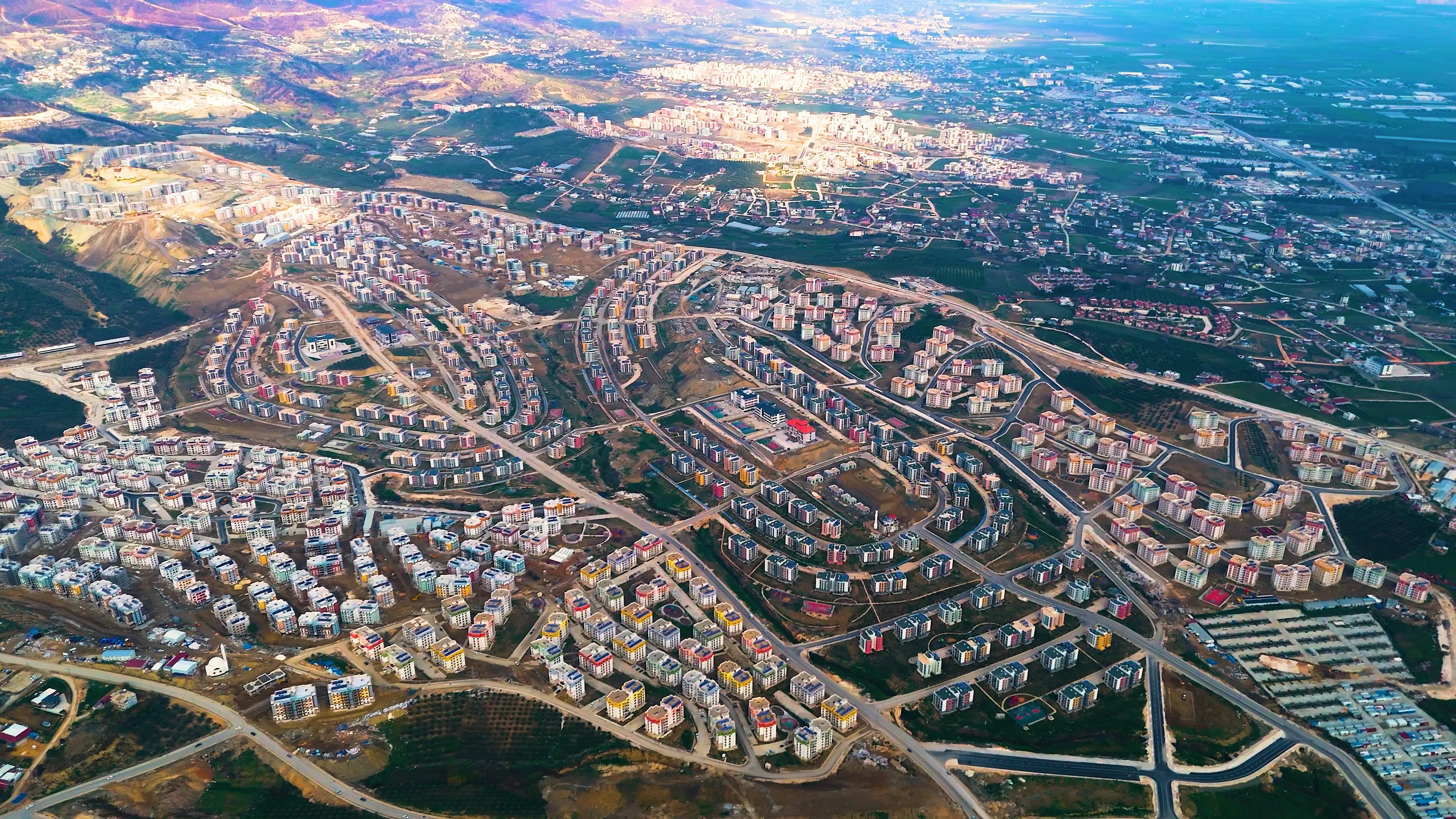 Asrın Felaketinden Asrın Inşasına (2)