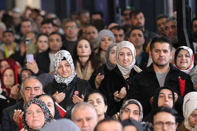 Bakan Kurum Bir Çivi Bile Çakmayanlar, Utanmadan 11 Ilimize Gidip 'Asrın Inşasında Kusur Arama' Turları Düzenliyor (1)