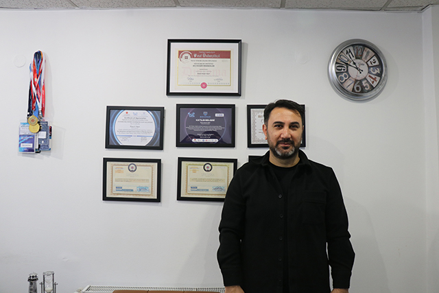 Depremzede Aile Isparta'da Kurdukları Siber Güvenlik Laboratuvarıyla Hayata Tutundu (1)