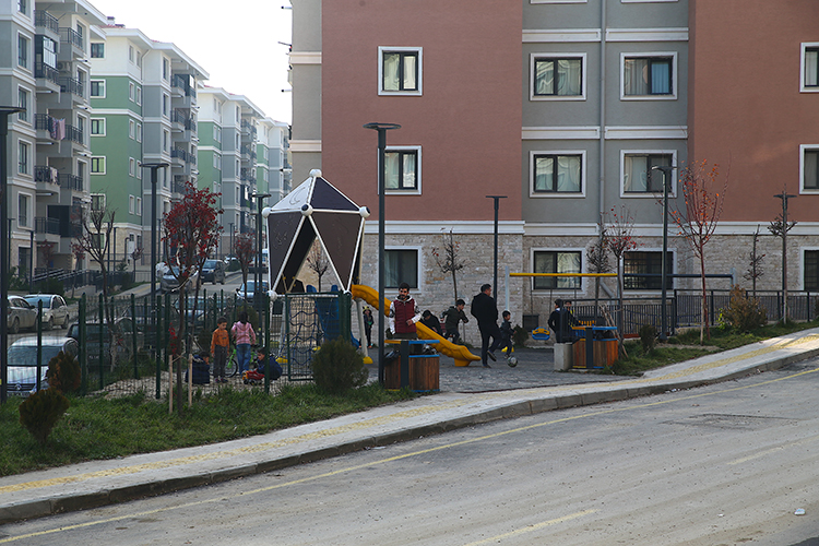 Hatay'da Depremde Hasar Gören 500 Evler Sitesi'nin Yerinde Güvenli Konutlar Yükseldi1