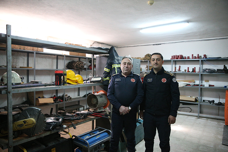 Iğdeli Itfaiyeciler Depremde Kullandıkları Ekipmanları Anı Olarak Saklıyor1