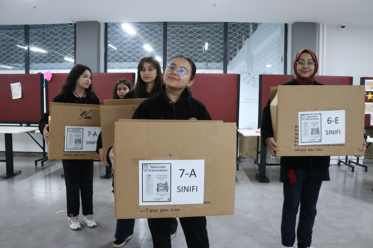 İyilik Timi Oluşturan Öğrenciler Depremzede Akranları Için Kolları Sıvadı (1)