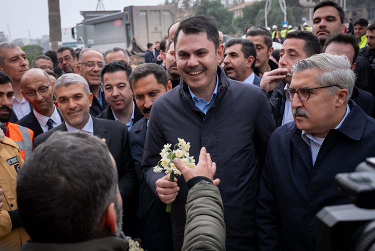 Kurum, Deprem Bölgesini Ayağa Kaldıran Inşa Seferberliğini Anlattı0