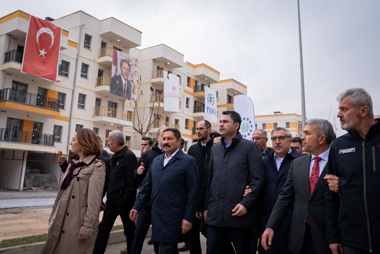 Kurum, Deprem Bölgesini Ayağa Kaldıran Inşa Seferberliğini Anlattı2