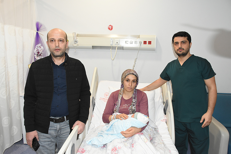 Malatya'da 6 Şubat Depremde Kızını Kaybeden Anne Aynı Tarihte Doğum Yaptı0