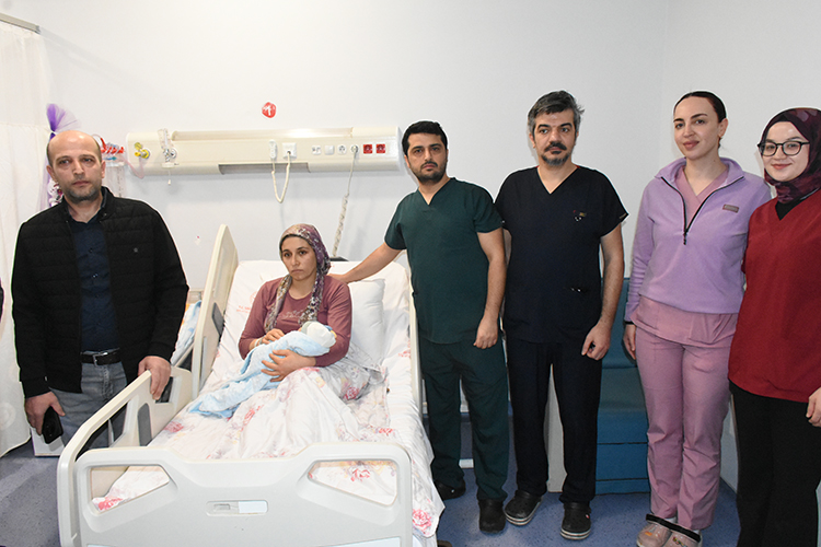 Malatya'da 6 Şubat Depremde Kızını Kaybeden Anne Aynı Tarihte Doğum Yaptı1