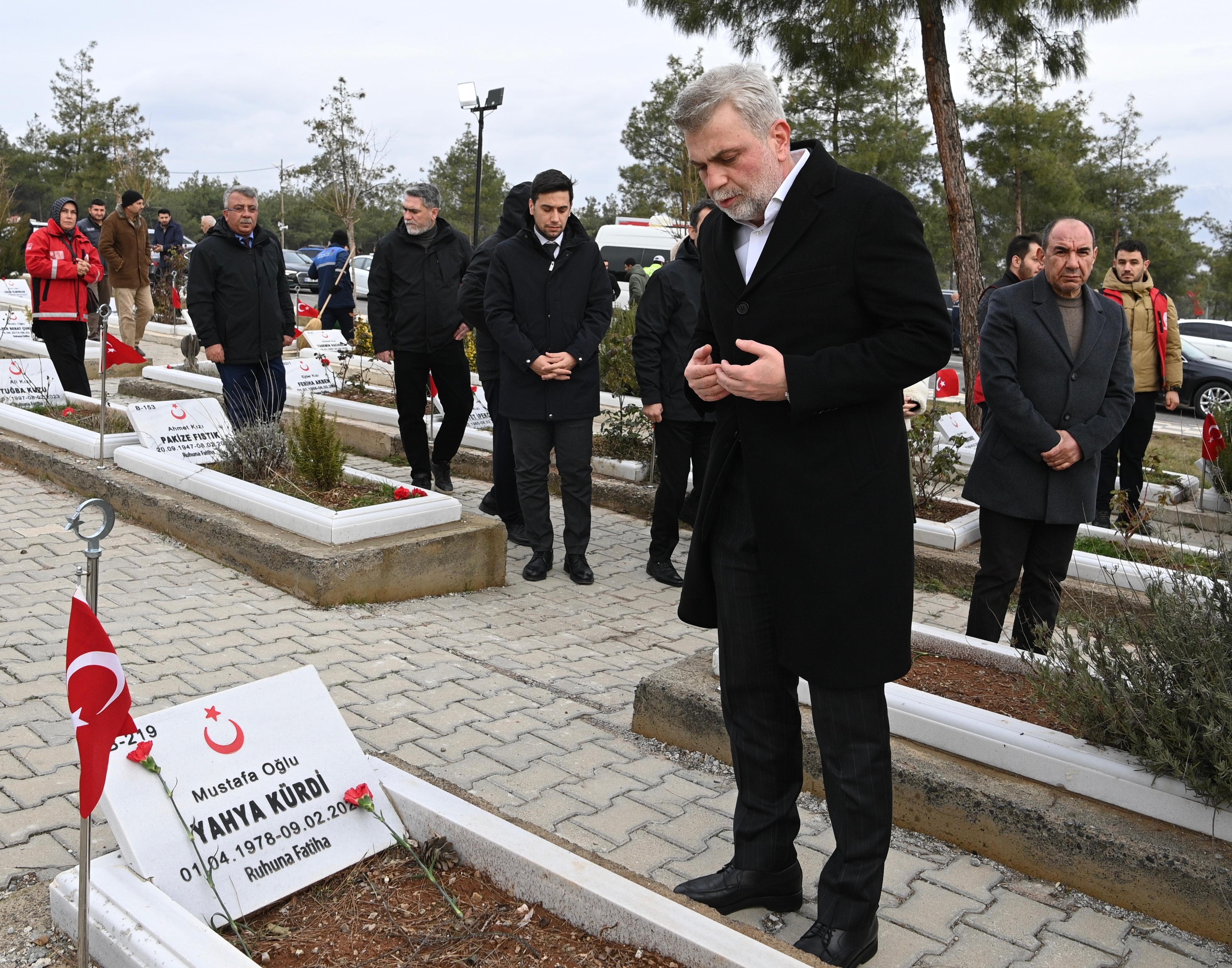 Mezarlık Ziyareti (2)