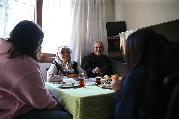 Oğlunun Vasiyetini Yerine Getirerek Torunlarına Anne Baba Oldular1