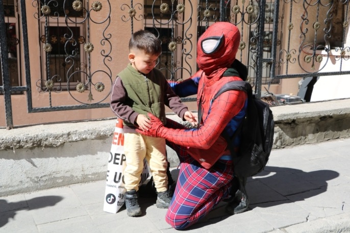 Orumcek Adam Hakkari De Cocuklarla Bulustu 1 1771595966