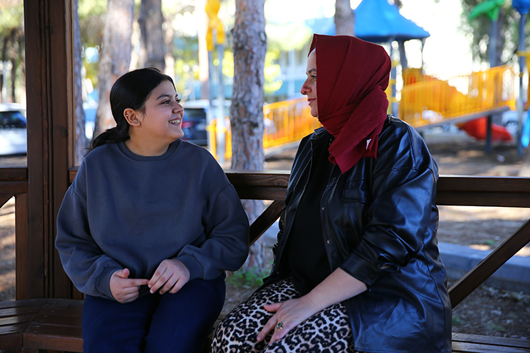 Protezle Yürümeye Başlayan 13 Yaşındaki Melike'nin Hayali Avukat Olmak2