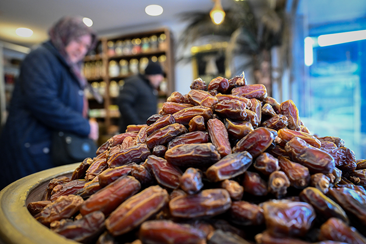 Ramazan Ayının Gözdesi Hurma Tezgahlardaki Yerini Aldı2
