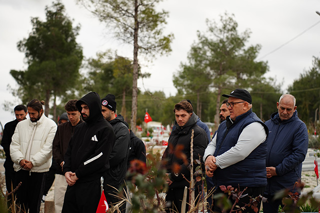 Takımdan Deprem Şehitliğine Anlamlı Ziyaret (1)0