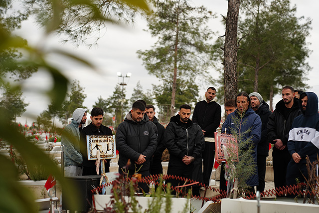 Takımdan Deprem Şehitliğine Anlamlı Ziyaret (4)