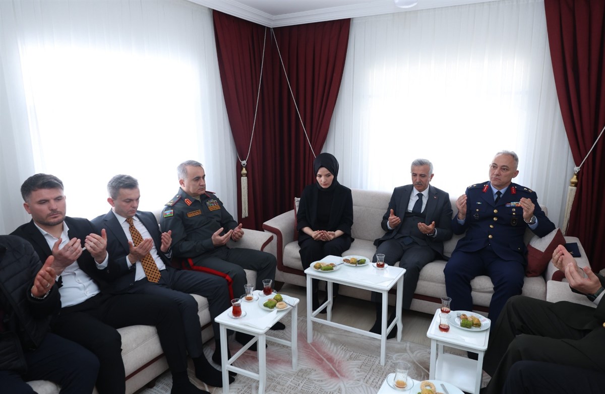 Vali Ünlüer’den Şehit Emre Altıok’un Ailesine Ziyaret (4)