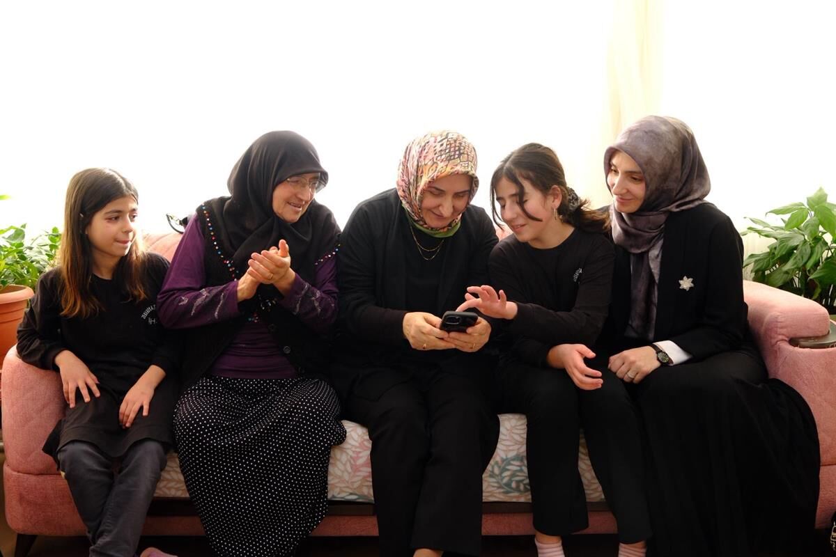 Dr. Ünlüer’den Depremzede Çocuklara Anlamlı Ziyaret (3)